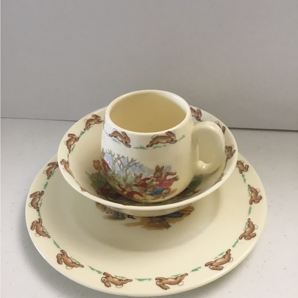 Bunnykins  Royal Doulton - 3 Pc Set - Vintage plate, bowl and mug.